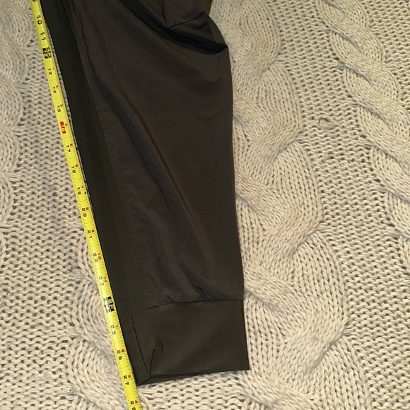 Athleta Moss Olive Green Sutton Utility Cargo Jogger Pants 10 - Picture 5 of 7